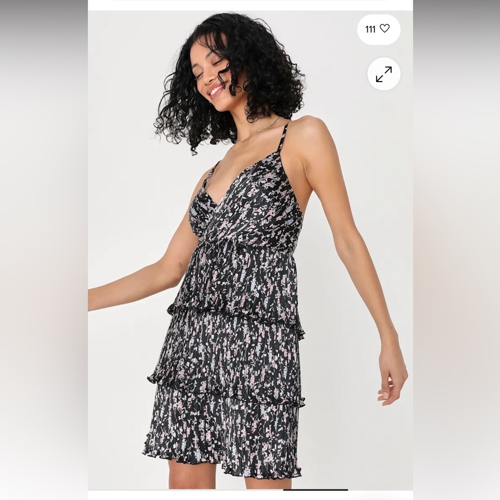 Quaint Cutie Black Floral Pleated Tiered Mini Dress size small